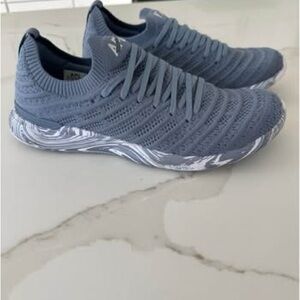 APL Techloom Wave Running Shoe